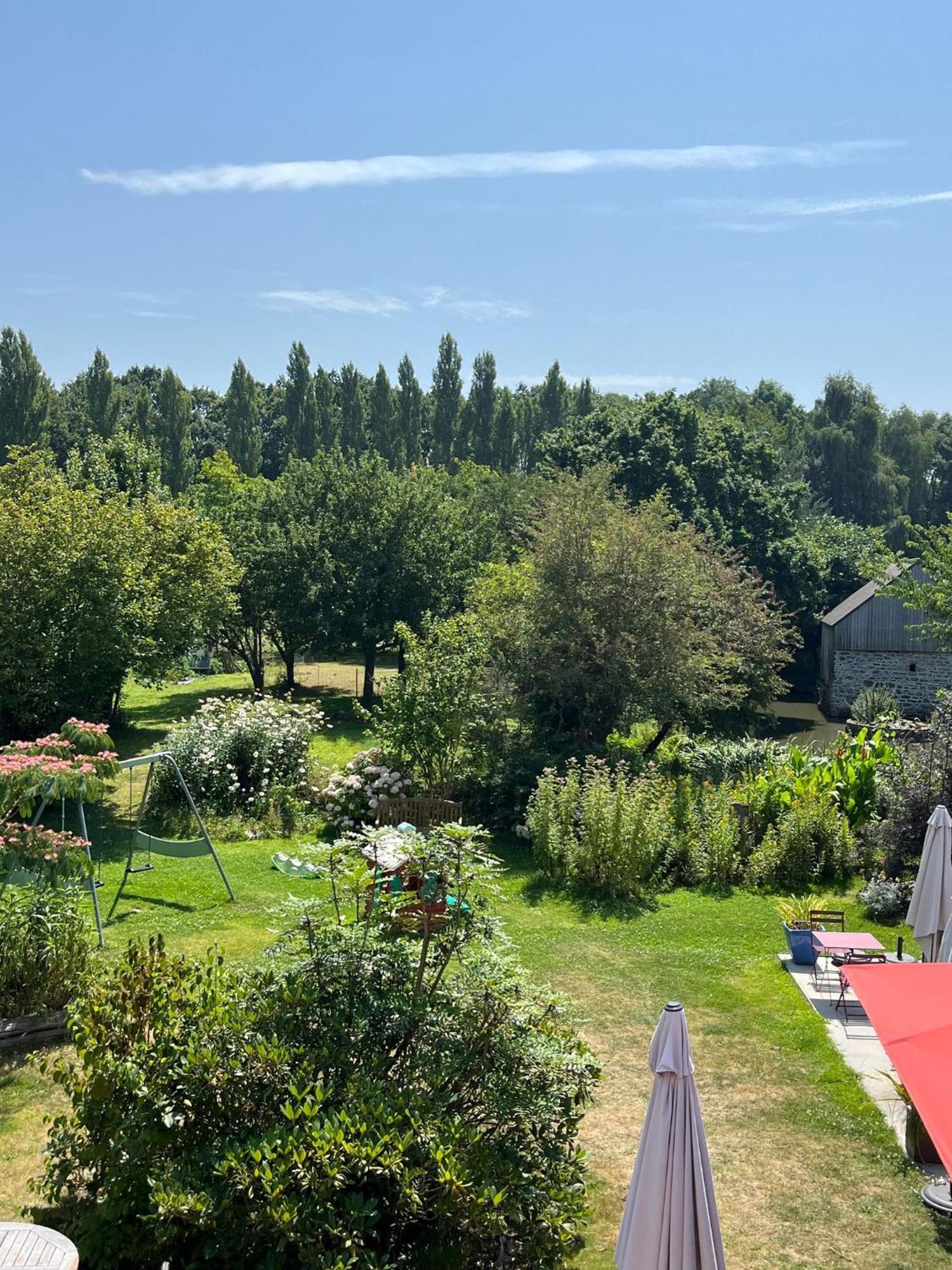 Auberge De La Chesnaie Pleudihen-sur-Rance Exterior foto